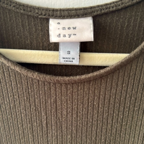 Ribbed Sleeveless Olive Maxi Dress - Picture 2 of 2